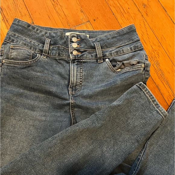 ๐6 for 60$๐SALE ๐Refuge Denim- Ibiza jeans size 9 - Picture 2 of 4